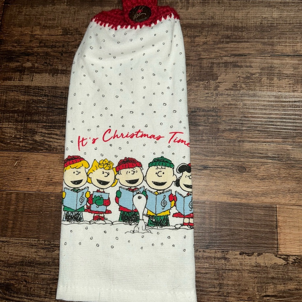 Peanuts Christmas Character Towel